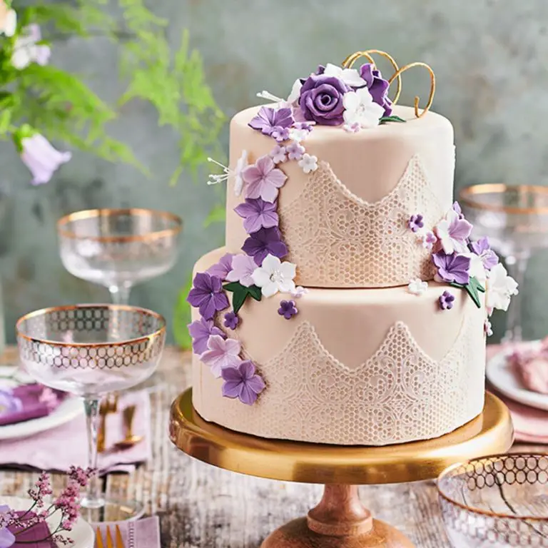 Elegant Sugarpaste Lace Cake