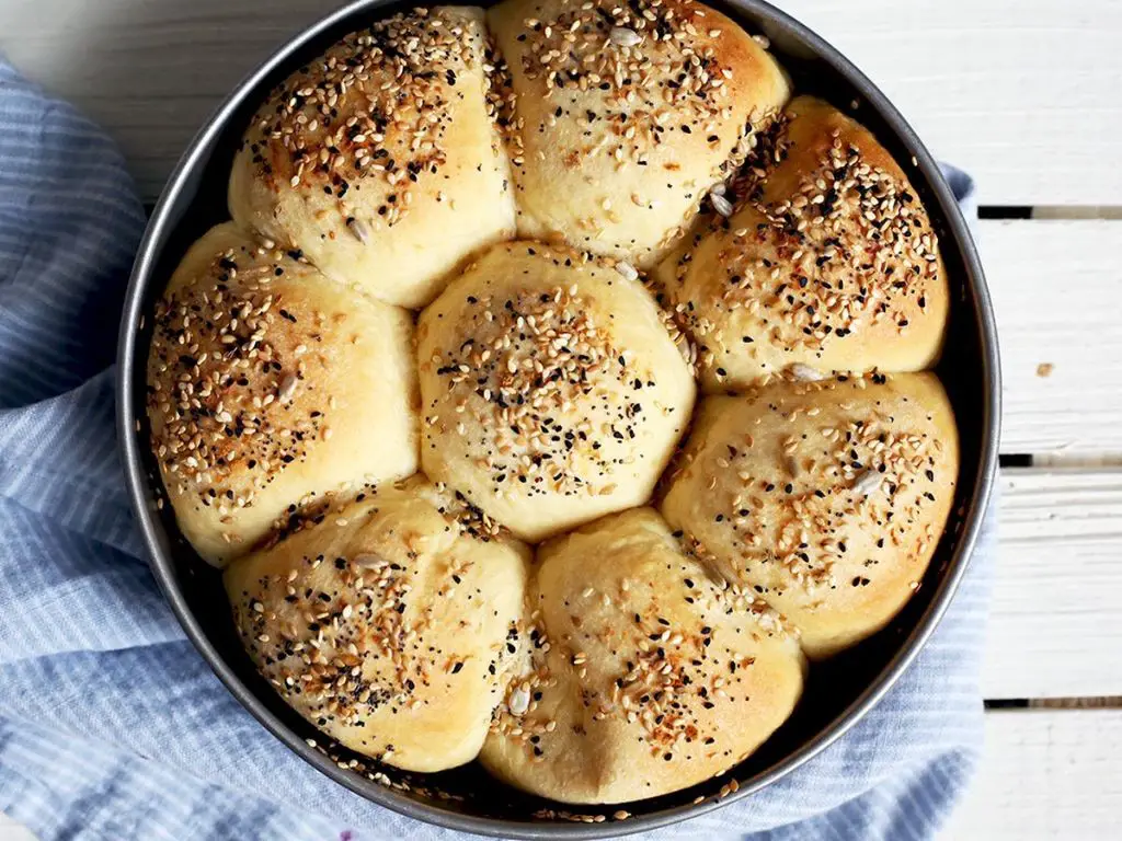 Everything Bagel Dinner Rolls