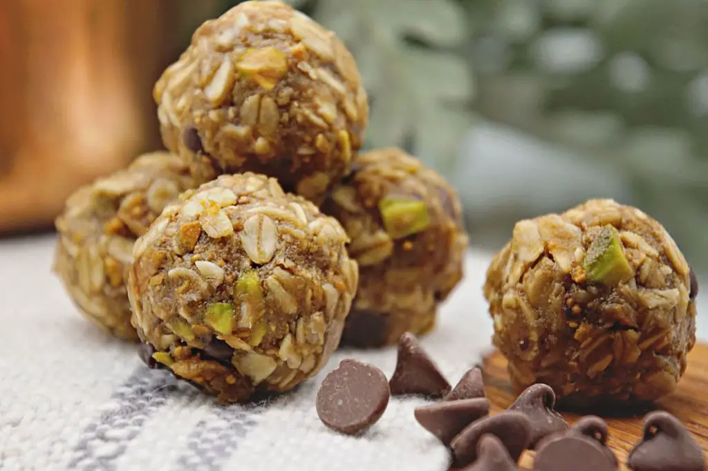 Fig and Pistachio Energy Bites