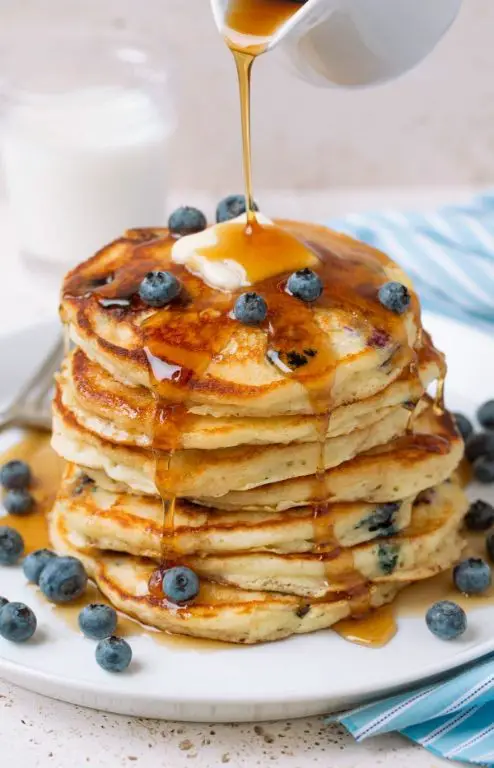 Fluffy Blueberry Pancakes with Maple Syrup