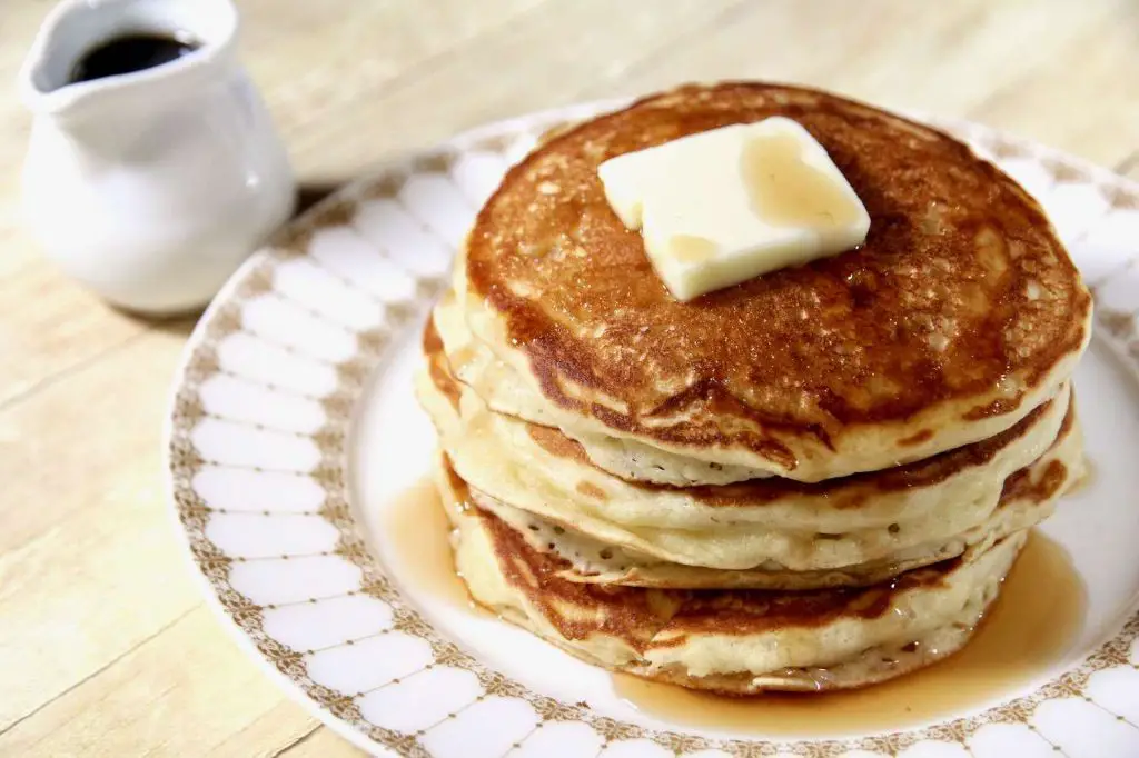 Fluffy Buttermilk Pancakes with Maple Syrup