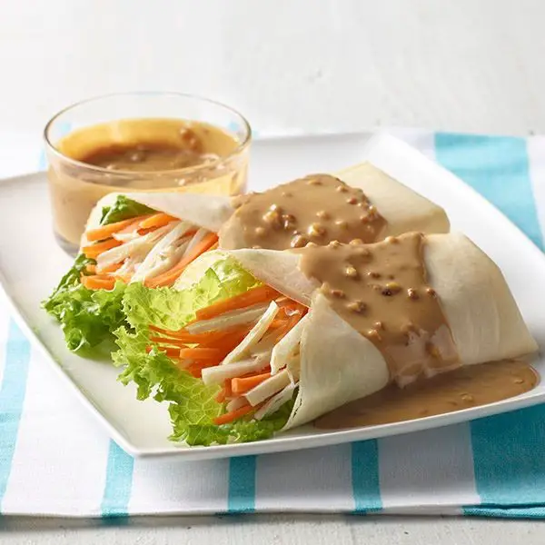 Fresh Lumpiang Sariwa with Peanut Sauce