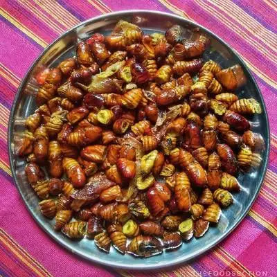 Fried Silkworm Pupae with Garlic and Herbs
