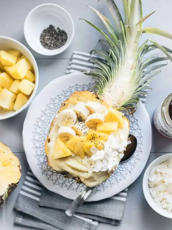 Frozen Pineapple Smoothie Bowl