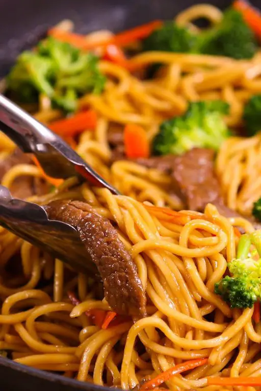 Garlic Ginger Beef Lo Mein