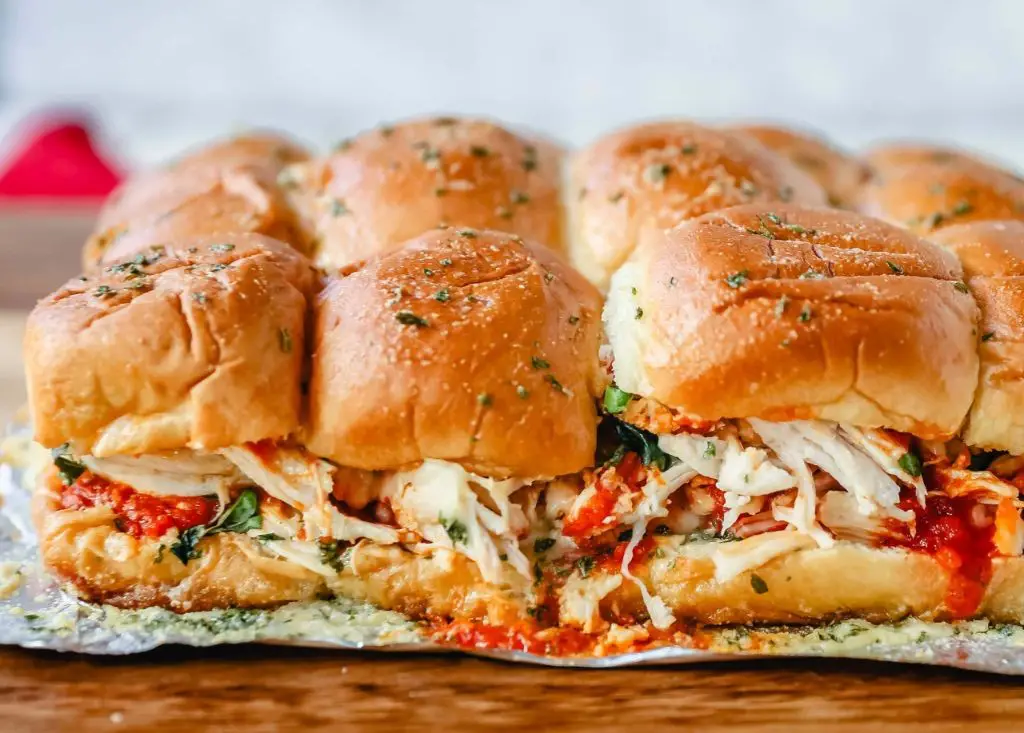 Garlic Parmesan Chicken Sliders with Marinara Sauce