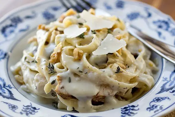 Garlic Parmesan Ragu Alfredo Pasta
