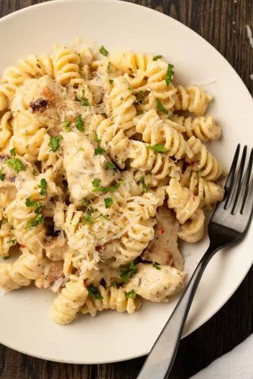 Garlic Parmesan Spicy Chicken Pasta