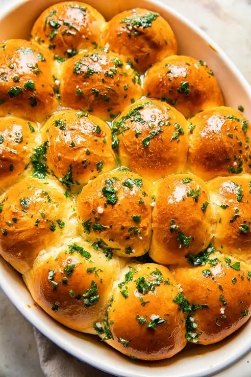 Garlic and Butter Dinner Rolls