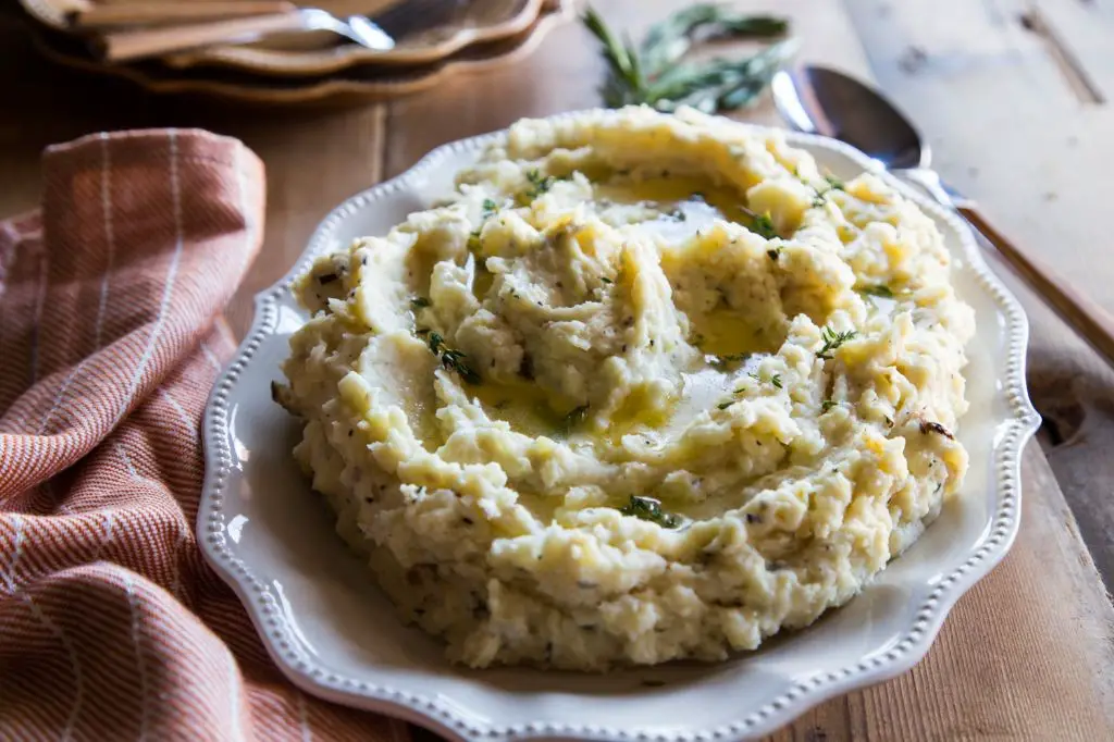 Garlic and Cream Cheese Mashed Potatoes