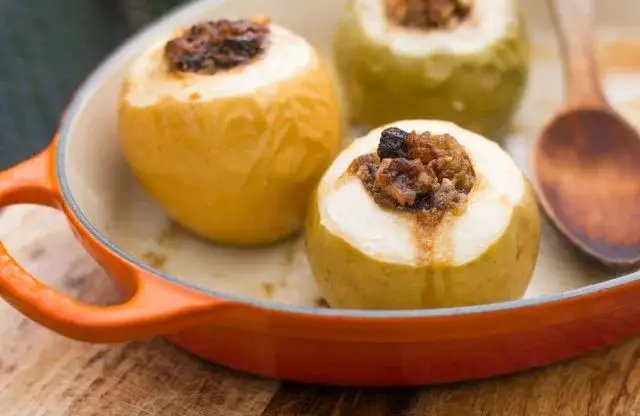Gingerbread Stuffed Baked Apples
