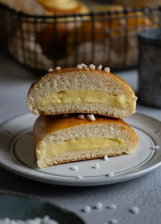 Golden Baked Custard Buns