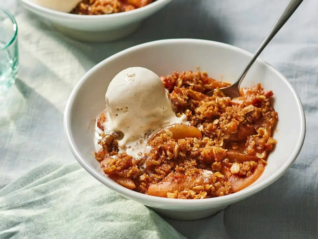 Golden Delicious Apple Crisp with Oat Topping