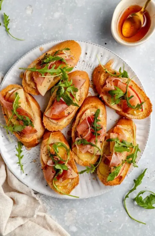 Golden Delicious Apple and Brie Crostini
