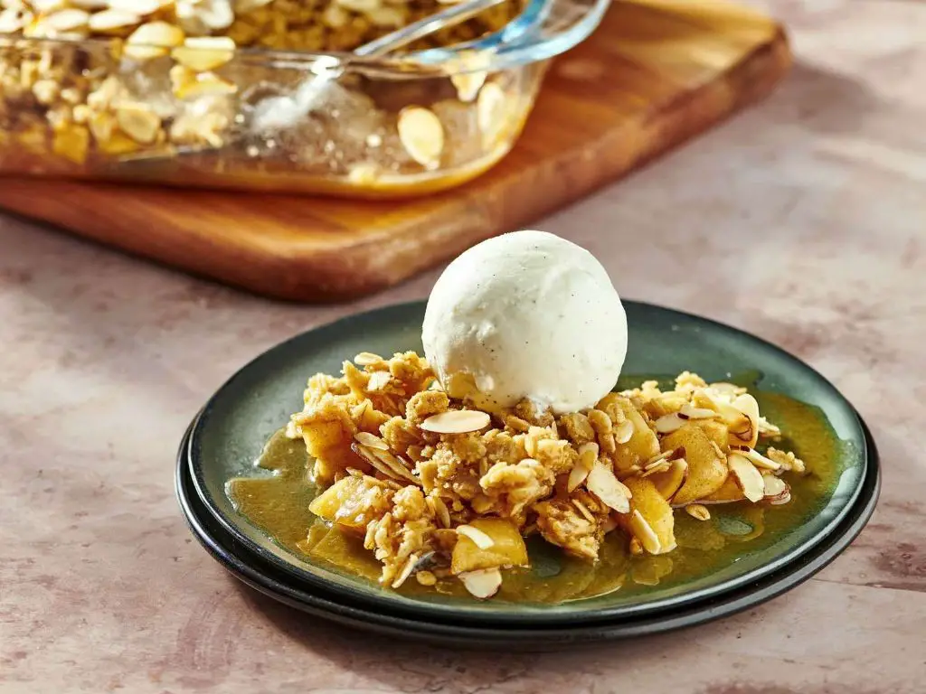 Golden Delicious Apple and Pear Crumble