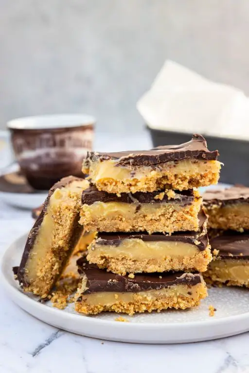 Graham Cracker Crumb Caramel Slice
