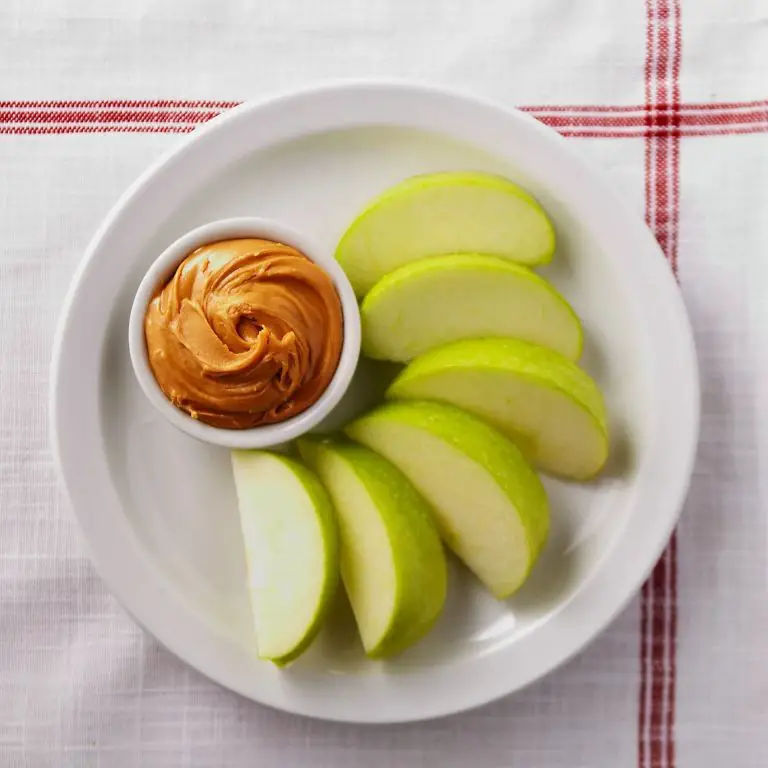 Green Apple and Peanut Butter Snacks