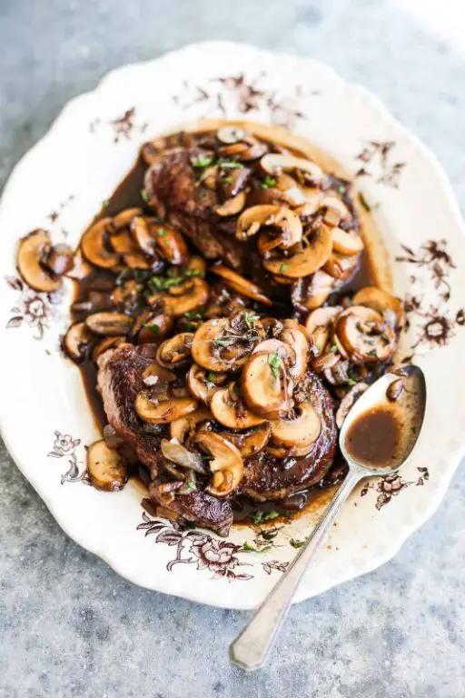 Grilled Filet Mignon with Mushroom Sauce