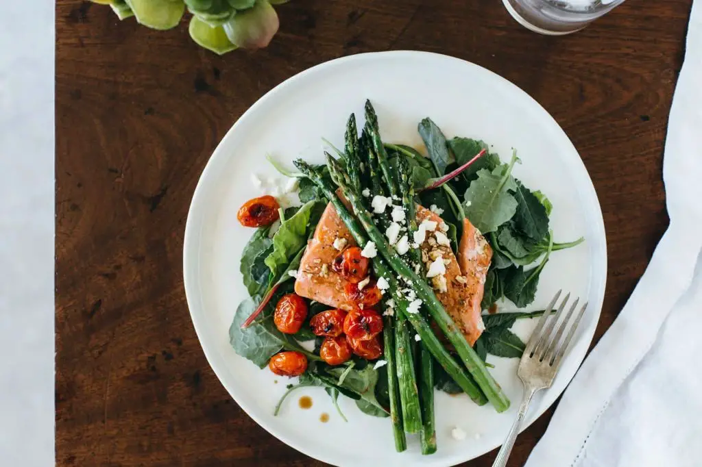 Grilled Salmon and Asparagus Salad