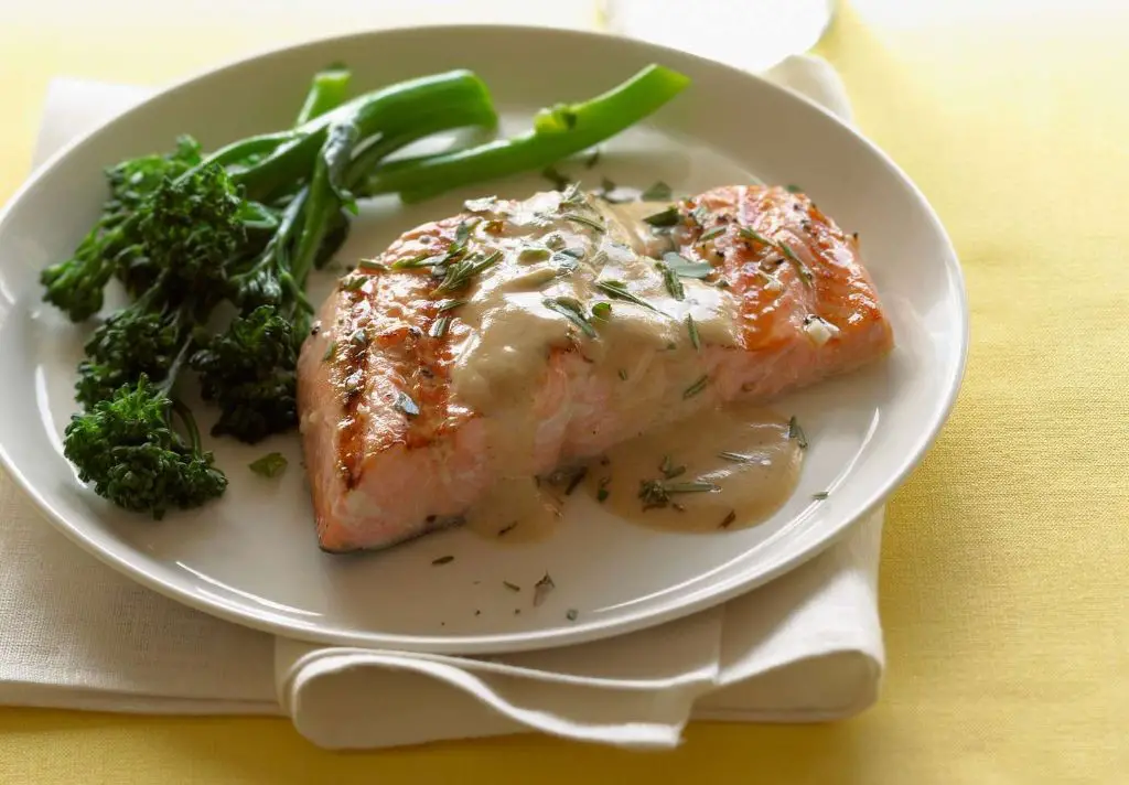 Grilled Salmon with Dill and Lemon