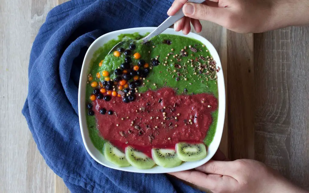 Grinch Smoothie Bowl with Kiwi and Spinach