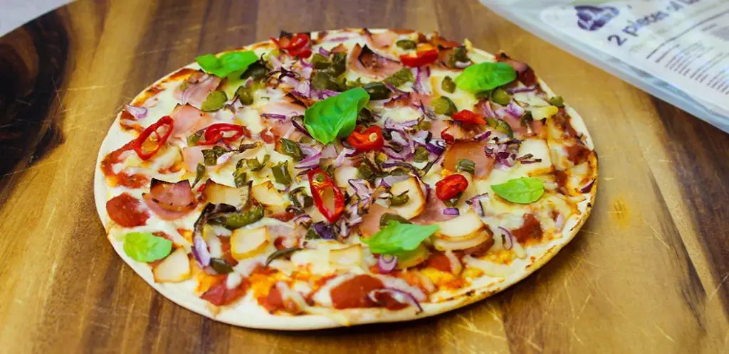 Ham and Chicken Pizza with Mozzarella