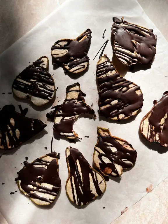Healthy Pear and Dark Chocolate Bark