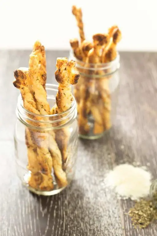 Herbed Vegan Puff Pastry Cheese Straws