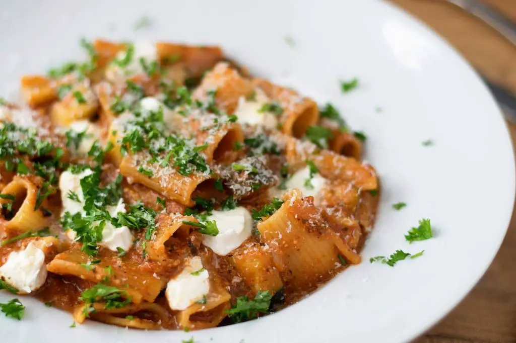 Instant Pot Zucchini and Tomato Pasta