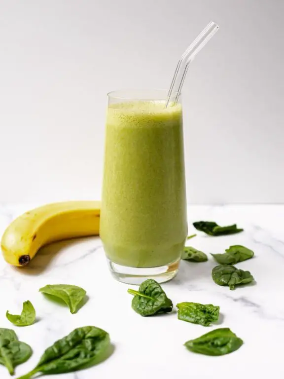 Japanese Knotweed Smoothie with Spinach and Banana