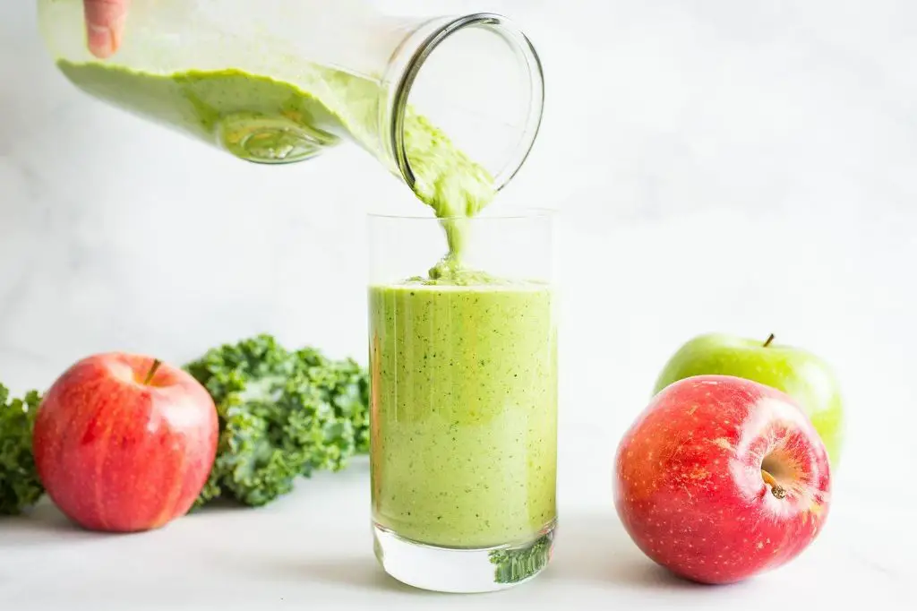 Kale and Apple Detox Smoothie