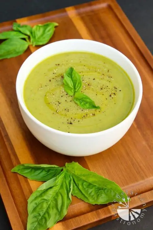 Large Zucchini and Basil Soup