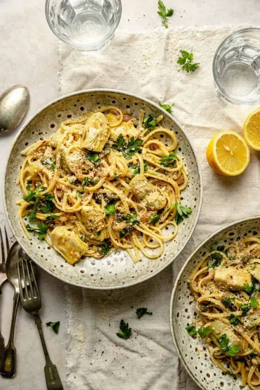 Lemon Garlic Artichoke Pasta