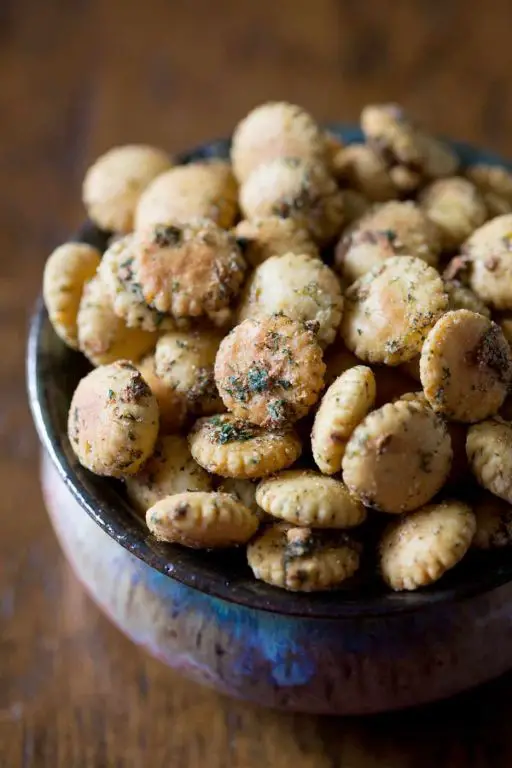 Lemon Pepper Oyster Crackers