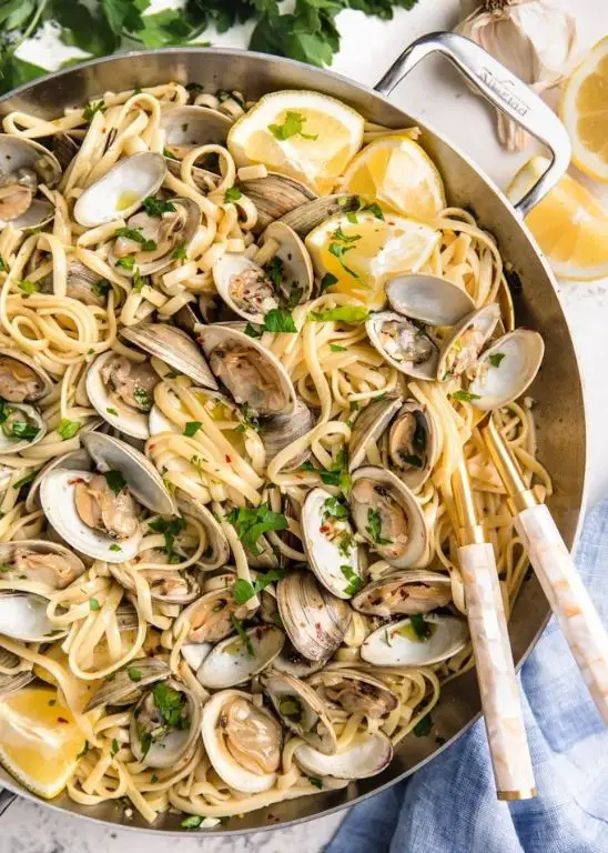 Linguine alle Vongole with Fresh Clams