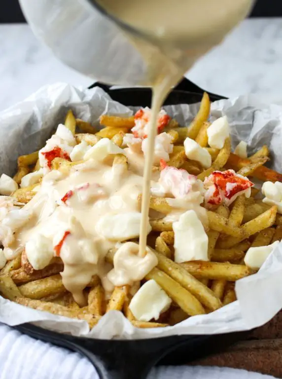 Lobster Poutine with Creamy Seafood Sauce