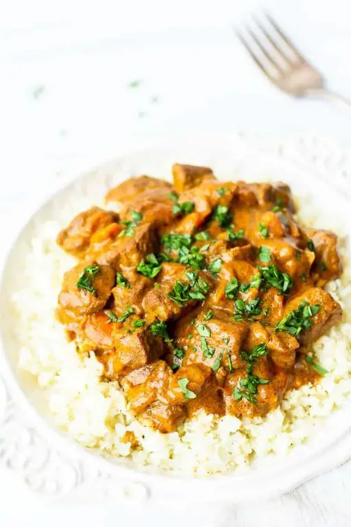 Low-Carb Beef Curry with Coconut Milk