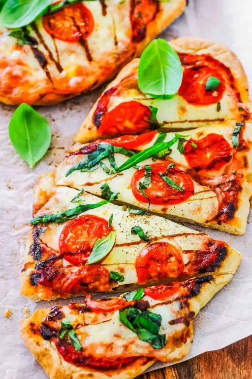 Lowfat Margherita Pizza with Fresh Basil