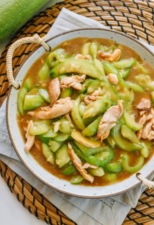 Luffa and Bell Pepper Stir-Fry