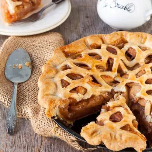Maple Apple Pie with Fresh Apples and Sweet Maple Syrup