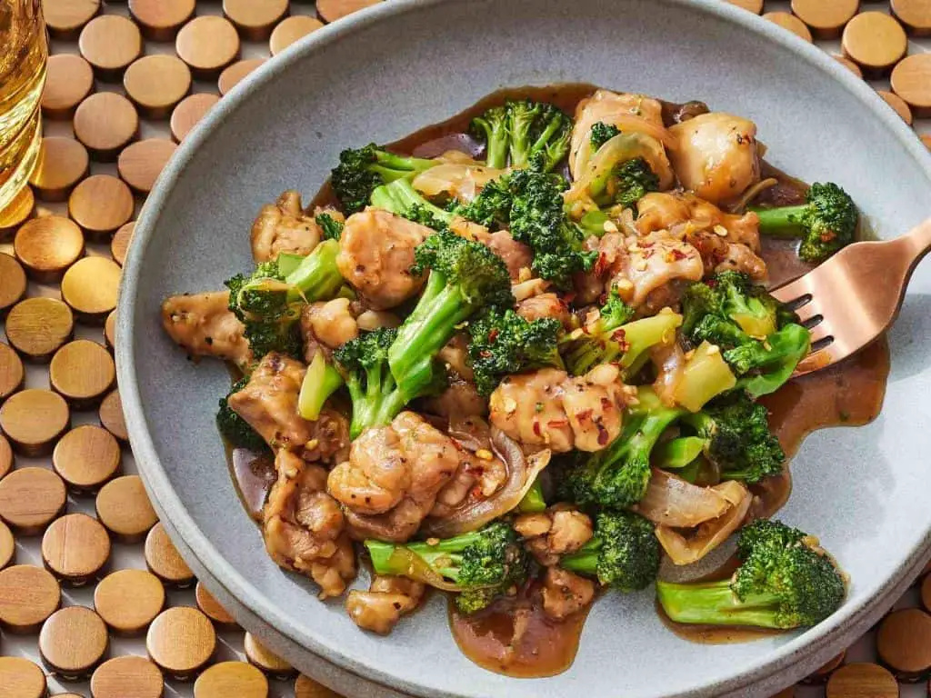 Microwaved Chicken and Broccoli Stir-Fry