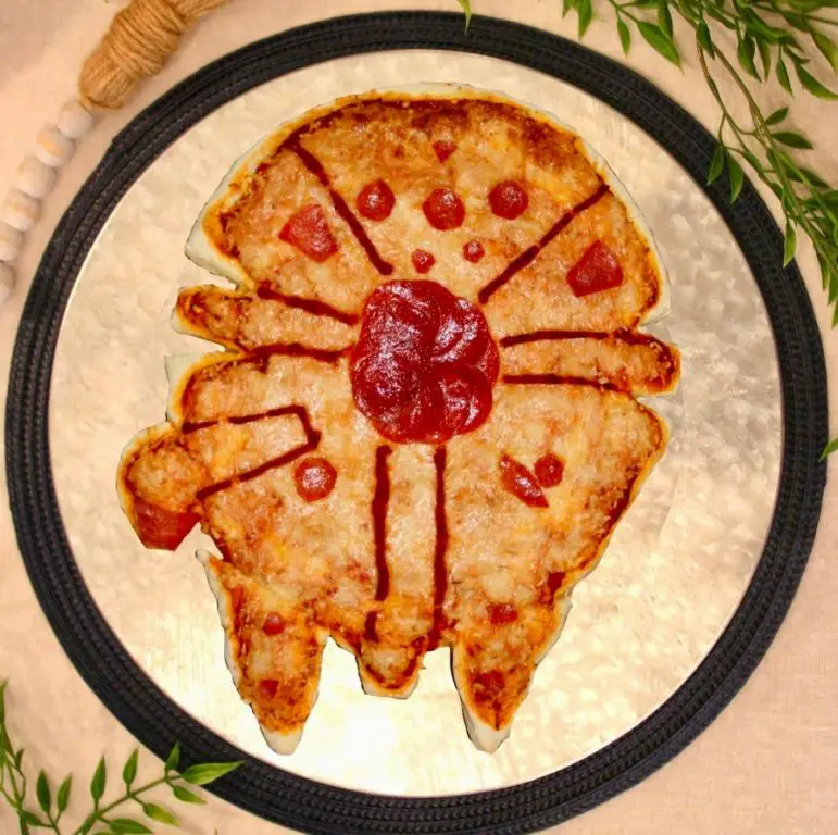 Millennium Falcon Pizza