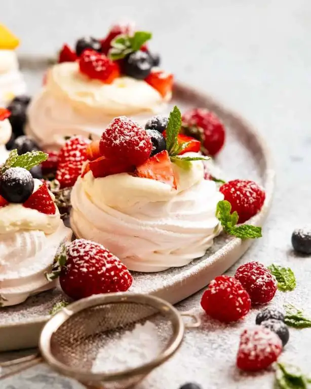 Mini Christmas Pavlovas