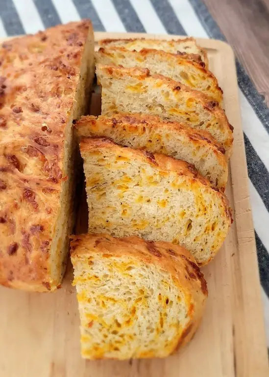 No Knead Herb and Cheese Bread