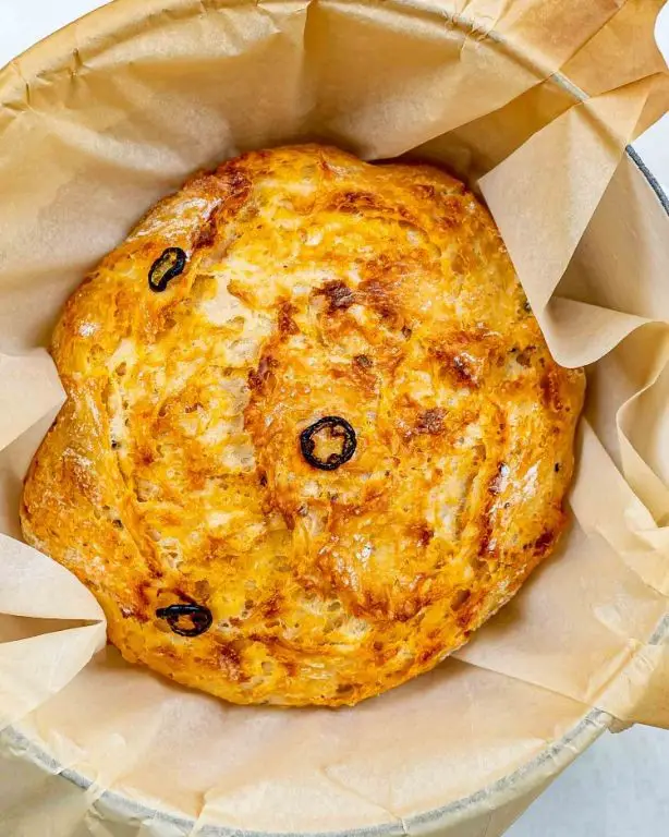 No Knead Jalapeño Cheddar Bread