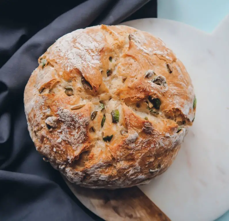 No Knead Olive and Herb Bread