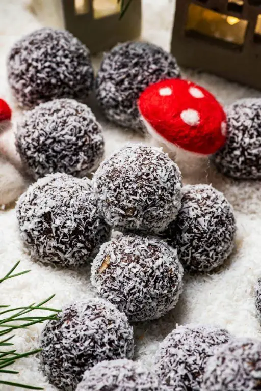 No-Bake Oatmeal Coconut Bites