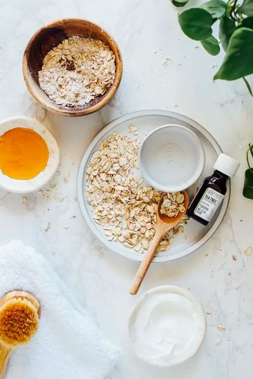 Oatmeal and Yogurt Soothing Mask