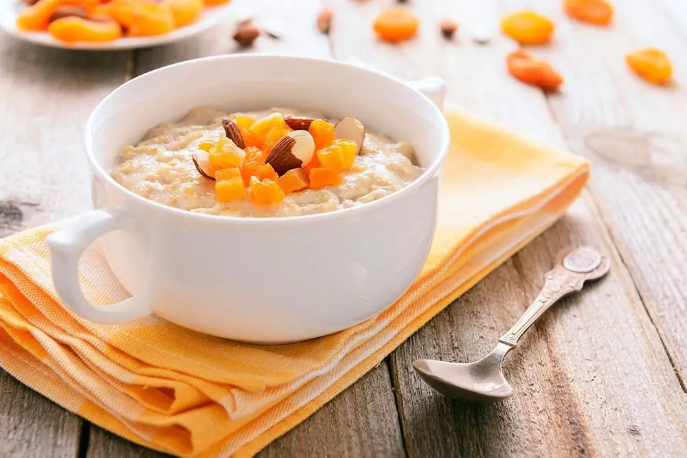 Oatmeal with Dried Apricots