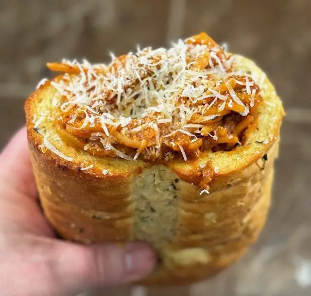 One-Pot Spaghetti with Garlic Bread